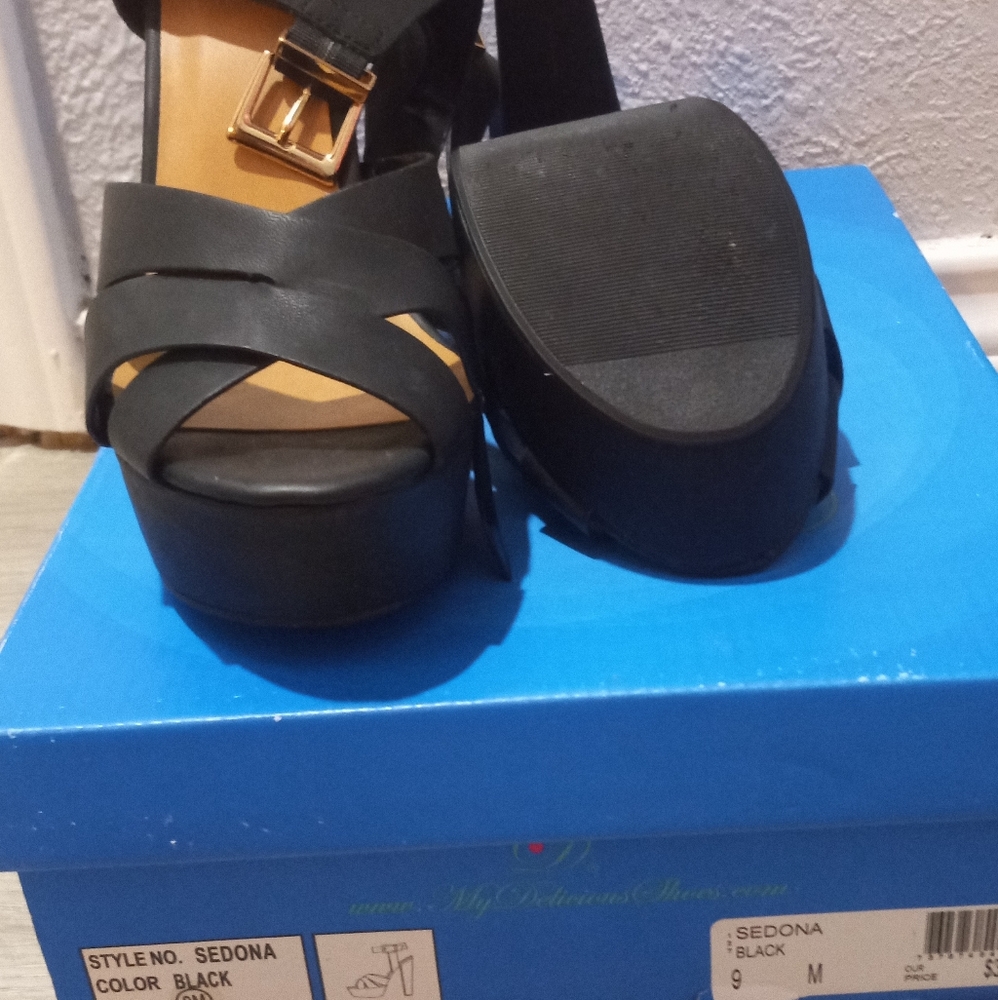 BLACK LEATHER HIGH HEELS